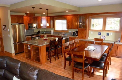 Manzanita House | Relaxing Large Spacious Home awaits you!