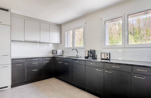 Center Apartment | Relaxing Leimbach 2BR w/Storage & Shared Garden, nr Train, by Blueground