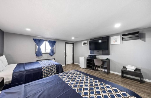 Cleburne Hotel | Relaxing Lodging Designed for Road Trip Enthusiasts Seeking Both Ease & Comfort