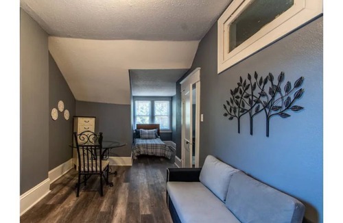 Urban Core Apartment | Relaxing Loft Apartment at Liberty Park