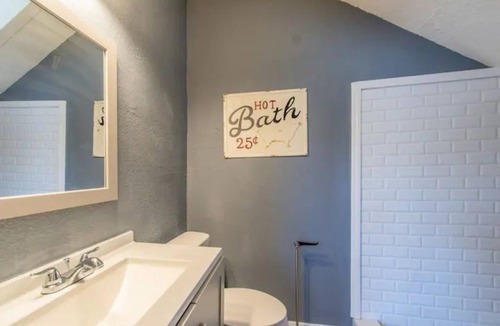 Urban Core Apartment | Relaxing Loft Apartment at Liberty Park