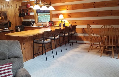 Logan Cabin | Relaxing Log Cabin Sleeps 6