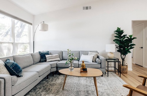 McNeil House | Relaxing, Luxury, All New - 10mins to Domain, 15mins to Downtown