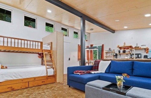 McKenna Apartment | Relaxing, Magical Forest Tiny Home - Fully Fenced