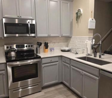 North Beach House | Relaxing Modern 3 BR Home - Queen Bd - North JAX