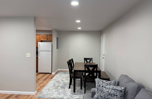 Lawnton Apartment | Relaxing Modern 3BR Condo