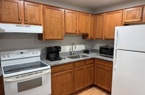 Lawnton Apartment | Relaxing Modern 3BR Condo