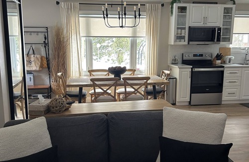 Tiny Cottage | Relaxing Modern Cottage, one minute walk to a gorgeous sandy beach & sunsets.