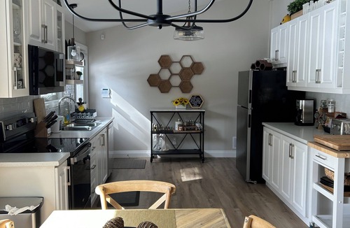 Tiny Cottage | Relaxing Modern Cottage, one minute walk to a gorgeous sandy beach & sunsets.