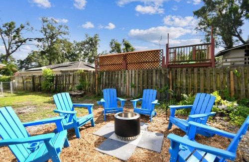 Mount Plymouth House | Relaxing Modern Home Sleeps 6 Pool BBQ Firepit