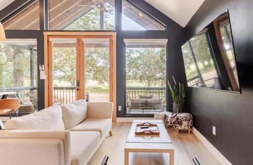 Cedar Creek House | Relaxing Modern stay on a Ranch