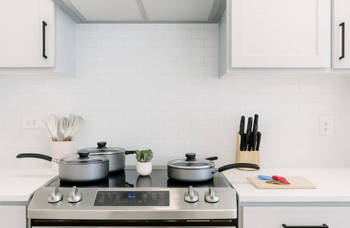 Sherman Apartment | Relaxing Modern Stay - WorkerFriendly w/Pool+Gym