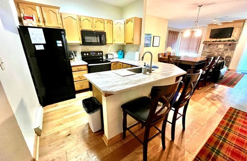 Hidden Valley Condo | 🌿 Relaxing Mountain Condo w/Pool Access, Fireplace & Private Deck