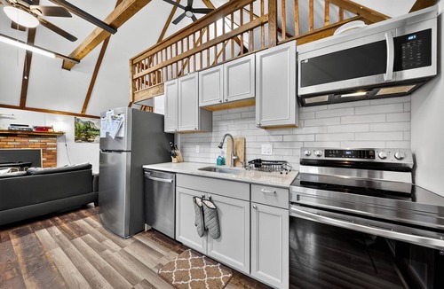 Thornhurst House | Relaxing Mountain Escape w/Game Room & Deck