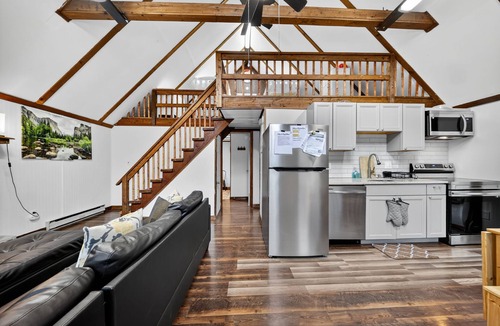 Thornhurst House | Relaxing Mountain Escape w/Game Room & Deck