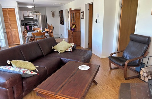Pine Hill House | Relaxing Nature Getaway | A Peaceful Stay with All Commodities