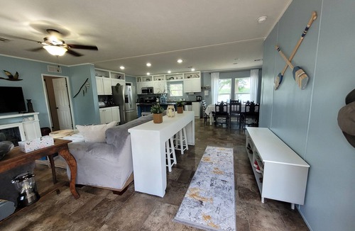 Huntsville Cottage | Relaxing newly-renovated 3/2 lakeside retreat with private dock