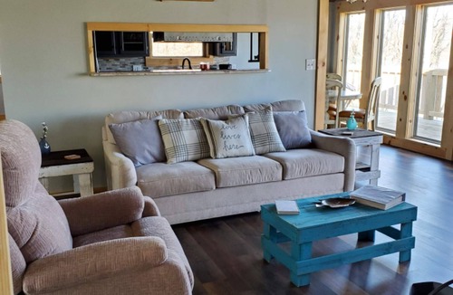 Fountain Run Cabin | Relaxing on lake time