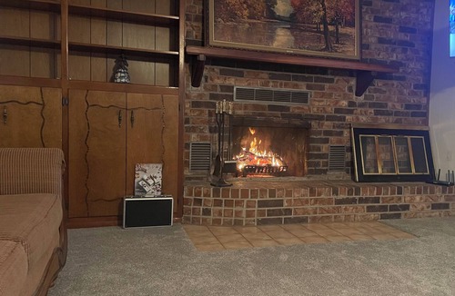 McAlester House | Relaxing peaceful 3 bed 2 bth waterfront house Boat ramp and swim beach 1/4 mile