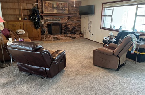 McAlester House | Relaxing peaceful 3 bed 2 bth waterfront house Boat ramp and swim beach 1/4 mile