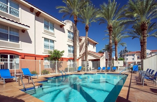 Shea Business Park Apartment | Relaxing Pet-Friendly Property in Scottsdale, With Kitchen and Pool!