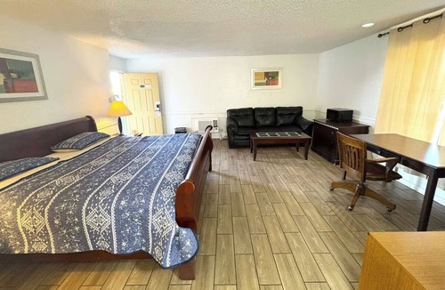 Victoria Hotel | Relaxing Pet-Friendly Room Close to Victoria Airport & Dining Spots!