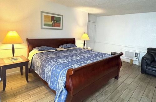 Victoria Hotel | Relaxing Pet-Friendly Room Close to Victoria Airport & Dining Spots!