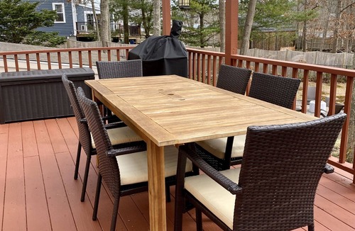 Forestdale House | Relaxing Pond Front Home