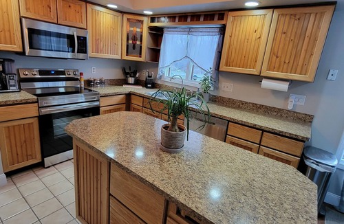 West Henrietta House | Relaxing Pool & Hot Tub House near RIT Inn