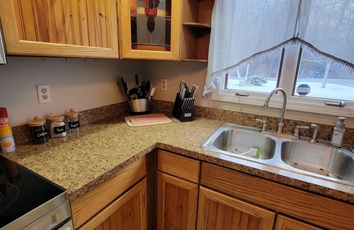 West Henrietta House | Relaxing Pool & Hot Tub House near RIT Inn