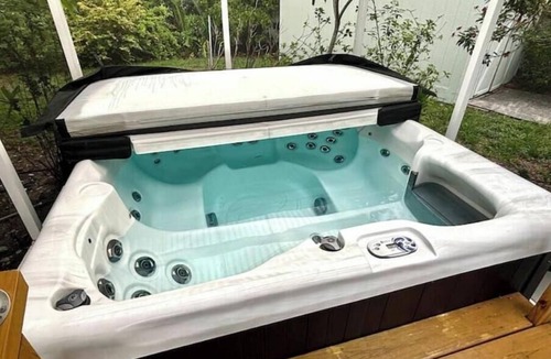 Bay Crest Park House | Relaxing Pool Home/6PPL/Spa