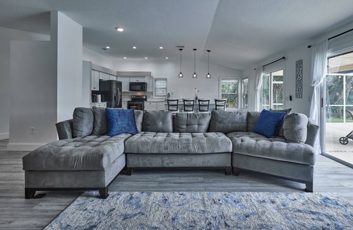 Valrico House | Relaxing Pool Home w/lake- Centrally Located, Heated Pool