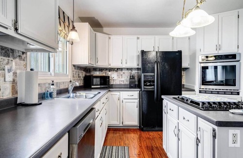 Kingsville House | Relaxing Pool Retreat Near Wineries & Point Pelee
