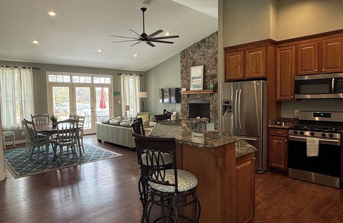 Kinsale House | Relaxing Private Riverfront Retreat with Beach and Private Dock
