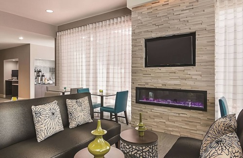 Orlando Hotel | Relaxing Queen Room near UCF w/Pool Access – Short Walk