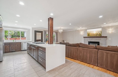 Holladay House | Relaxing Rambler- Large Yard, Hot Tub & More!