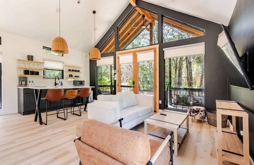 Cedar Creek Cabin | Relaxing Ranch, Friendly Animals, Modern Stay