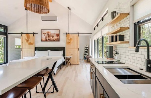 Cedar Creek Cabin | Relaxing Ranch, Friendly Animals, Modern Stay