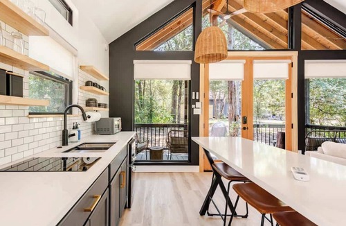 Cedar Creek Cabin | Relaxing Ranch, Friendly Animals, Modern Stay