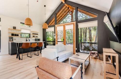 Cedar Creek House | Relaxing Ranch Friendly Animals Modern Stay Cabin 1