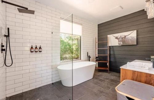 Cedar Creek House | Relaxing Ranch Friendly Animals Modern Stay Cabin 1