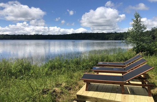 Livingston Manor Ski Chalet | Relaxing retreat - Lake - HotTub - Firepit - Gameroom - Pet Friendly - sleeps 10