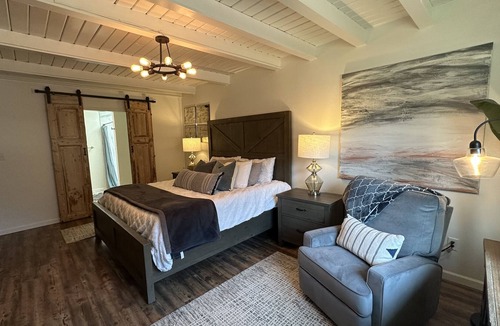 Clifton House | Relaxing retreat lake access within 5 min- pet & family friendly w/ fire pit!