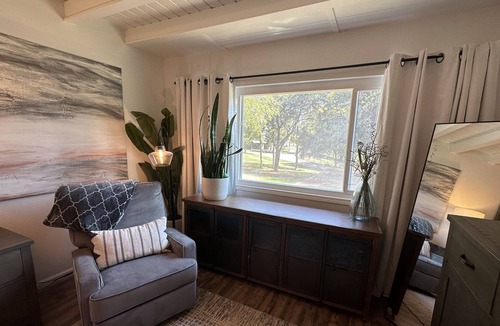 Clifton House | Relaxing retreat lake access within 5 min- pet & family friendly w/ fire pit!