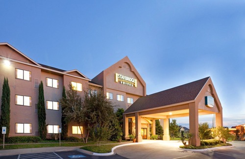 San Angelo Condo | Relaxing Retreat Near Angelo State University! Shared Outdoor Pool