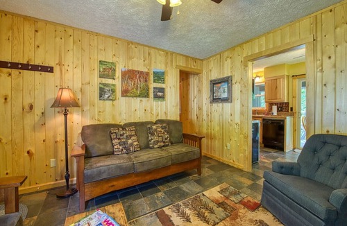Maggie Valley Cabin | Relaxing Retreat on Jonathan Creek