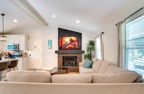 Lawrenceville House | Relaxing Retreat - Jacuzzi Hot Tub + Private Pool