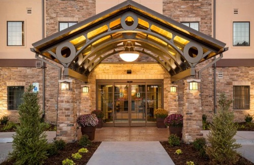 Wichita Falls Apartment | Relaxing Retreat Near Castaway Cove Water Park! Fitness Center + Free Parking