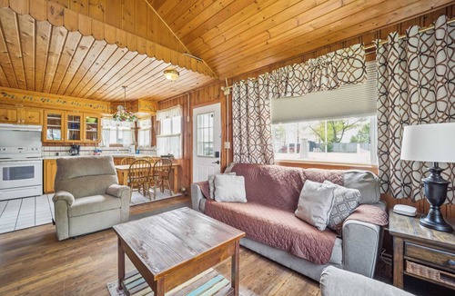 Greenbush Apartment | Relaxing Retreat w/AC