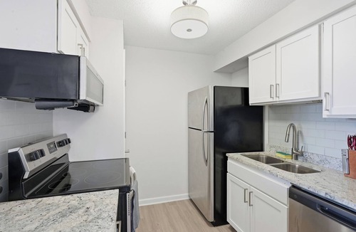 Hurstbourne Acres Apartment | Relaxing Retreat with Modern Touches
